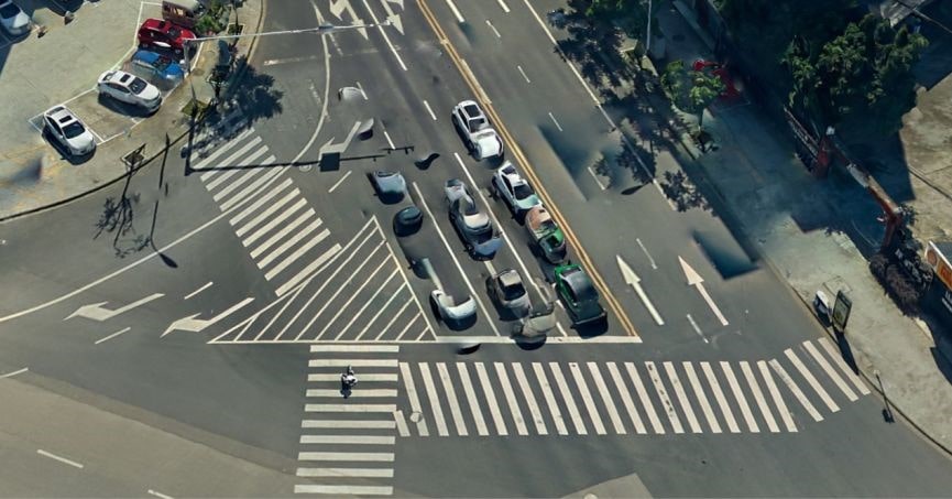 cars-at-crossroad