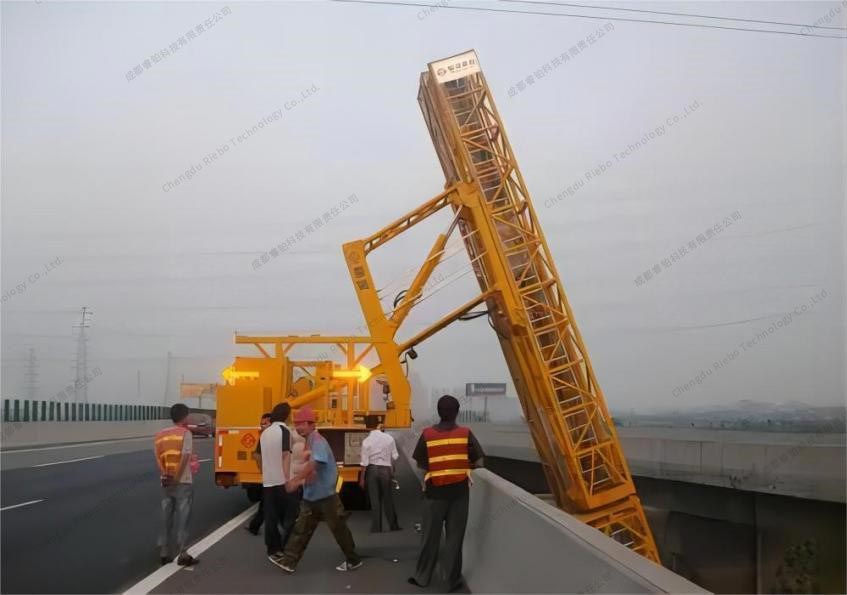 Manual-bridge-inspection