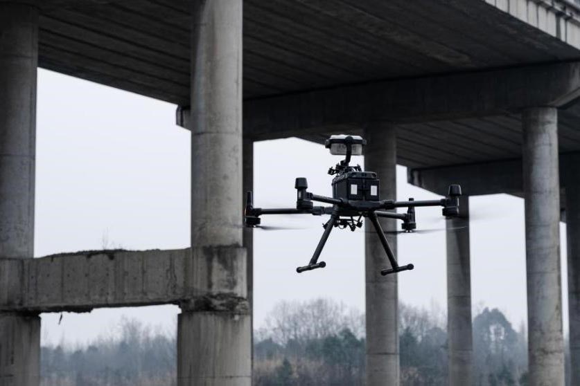 drone-under-bridge-inspection