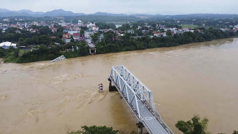 A-bridge-collapse-due-to-floods-triggered-by-typhoon-Yagi-in-Phu-Tho-province