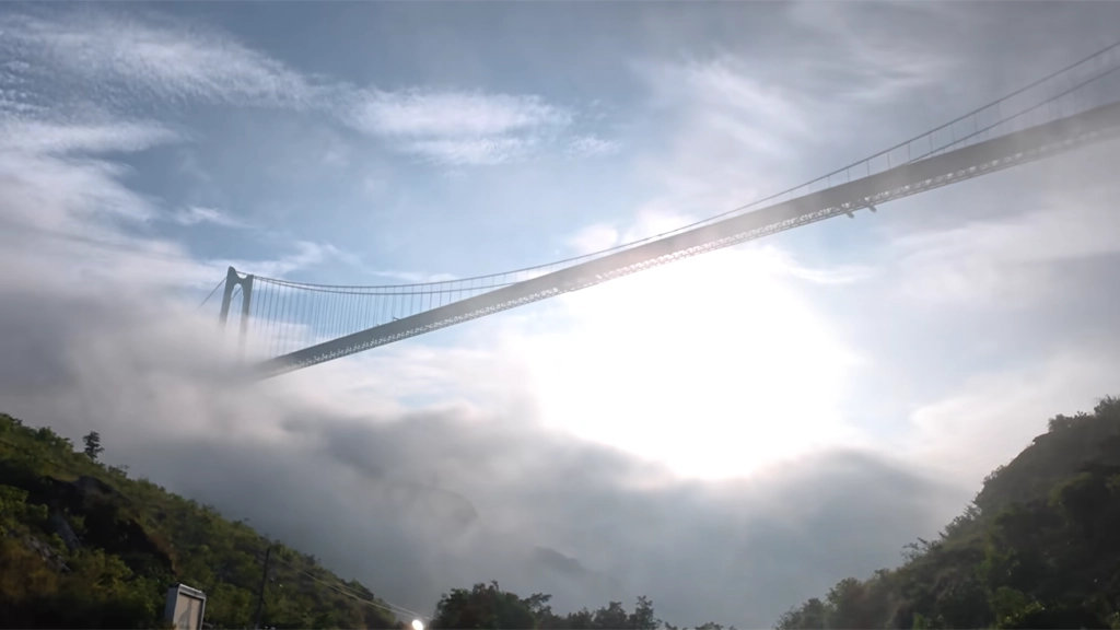 Huajiang Canyon Bridge: The World’s Tallest Bridge Redefining Engineering, Architecture, and Tourism in China