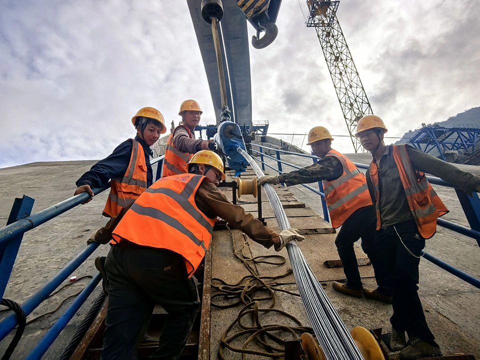 The-installation-site-of-the-smart-cable-at-Huajiang-Canyon-Bridge