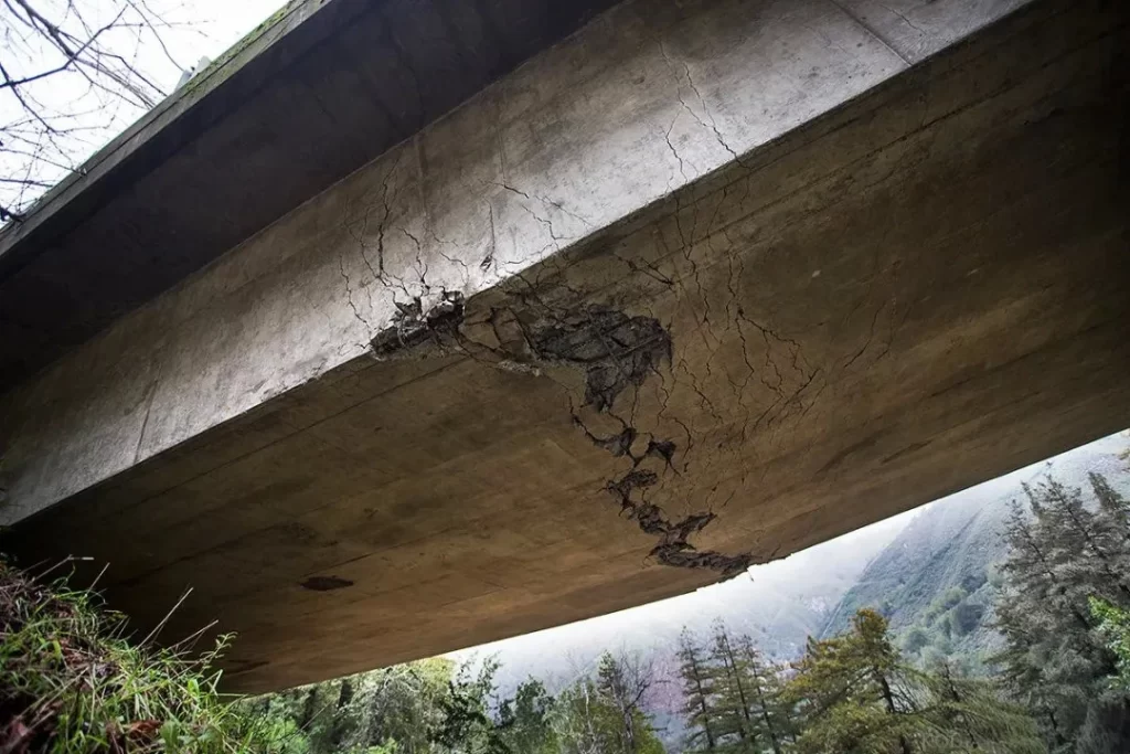 simply-support-bridge-under-bridge-cracks-1024x683