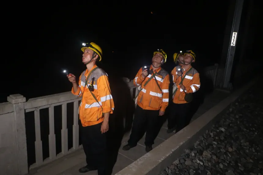 A Day in the Life of China’s Bridge Inspectors | Modern Bridge Inspection Technology