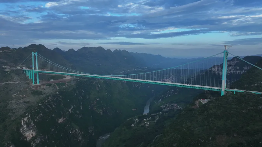 How Suspension Bridges Span Wide Rivers and Deep Canyons