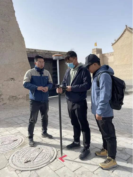 Surveying-and-mapping-team